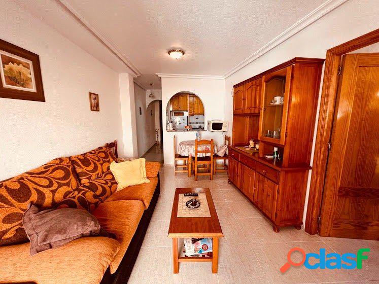Apartamento de 2 Dormitorios en Venta en Torrevieja Cerca de