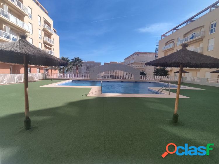 Apartamento en sabinillas playa con piscina