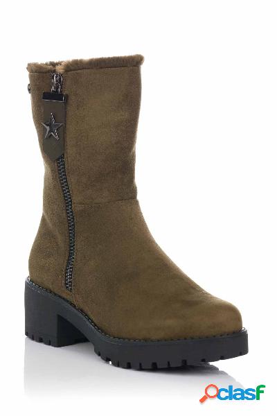 Bota con tacón