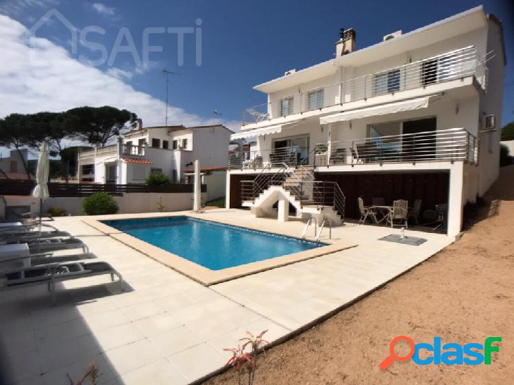 CASA BIFAMILIAR 176m2
