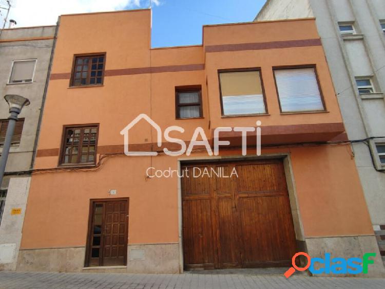 CASA EN EL CENTRO DEL PUEBLO