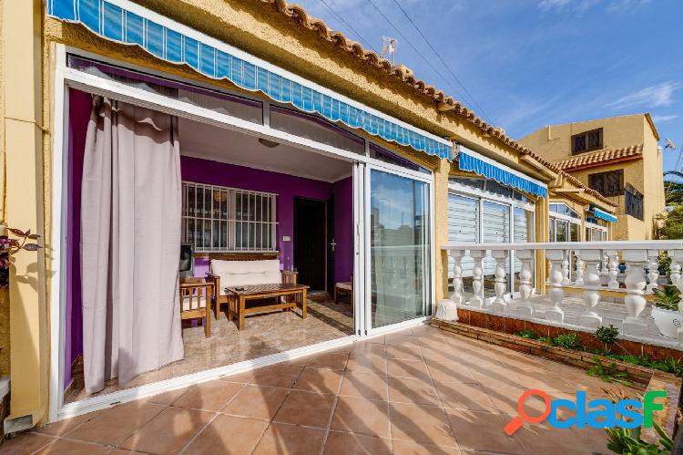 CHALET ADOSADO CON VISTAS LATERALES AL MAR