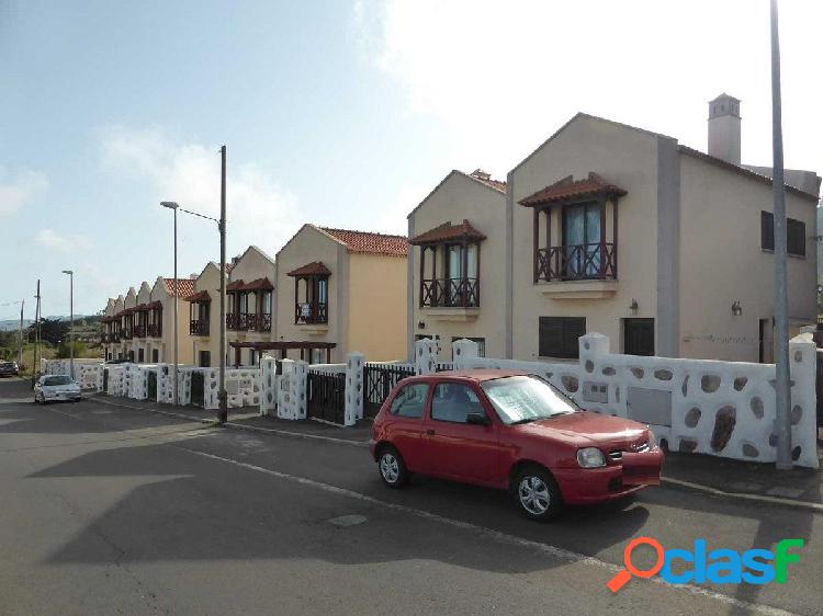 Casa de 2 plantas con Terraza en el Municipio de Tacoronte