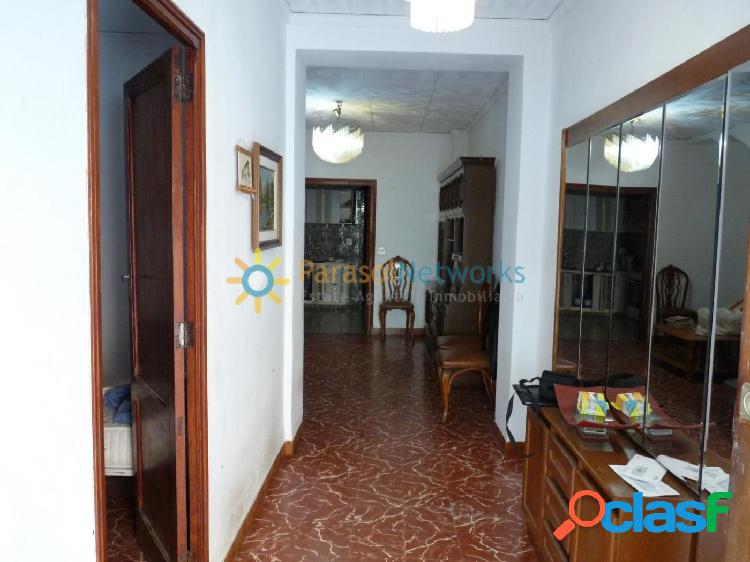 Casa en venta en Oliva cerca de todos los servicios.