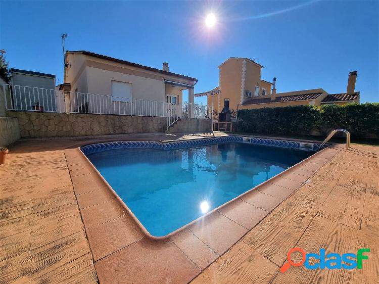 Casa individual a cuatro vientos con piscina y vistas al mar