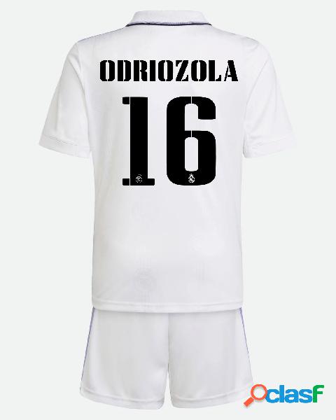Conjunto 1ª Real Madrid 2022/2023 de Odriozola