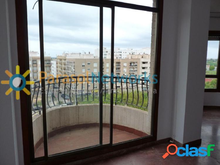 C\xc3\xa9ntrico apartamento con vistas al mar y