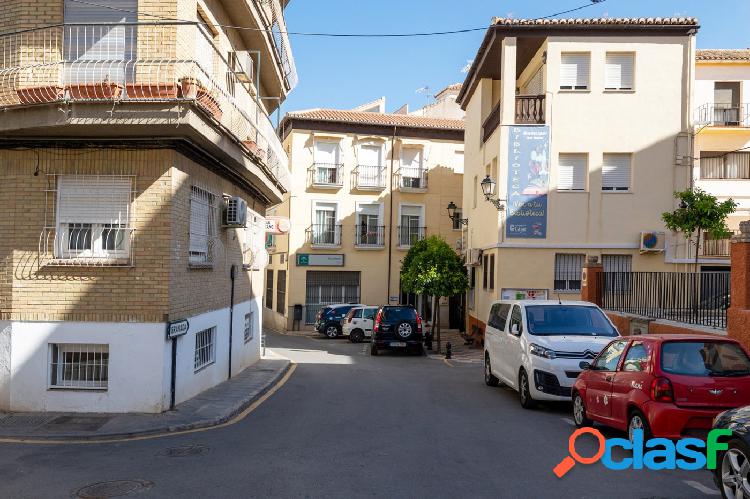 ESTUPENDO ADOSADO EN EL CENTRO DE CAJAR