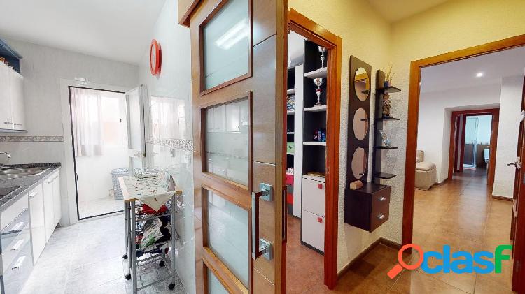 EXCLUSIVA VIVIENDA TOTALMENTE REFORMADA CON ASCENSOR EN