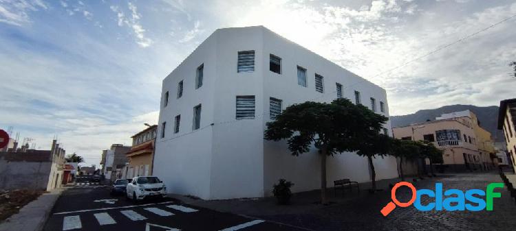 Edificio con 9 viviendas y plazas de Garaje en la ciudad de
