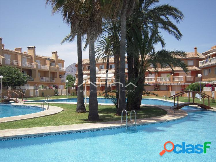 Excelente apartamento d\xc3\xbaplex cerca del mar en el