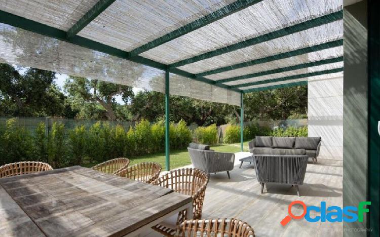 Fantástica vivienda con gran patio en Sotogrande