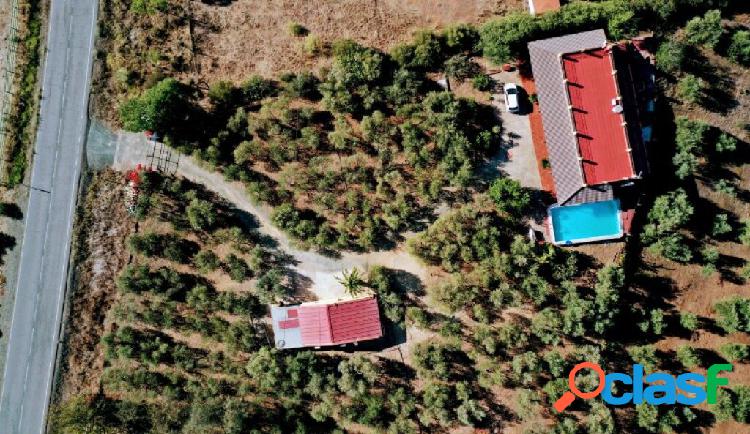 Finca con dos casas independientes y piscina en Villanueva