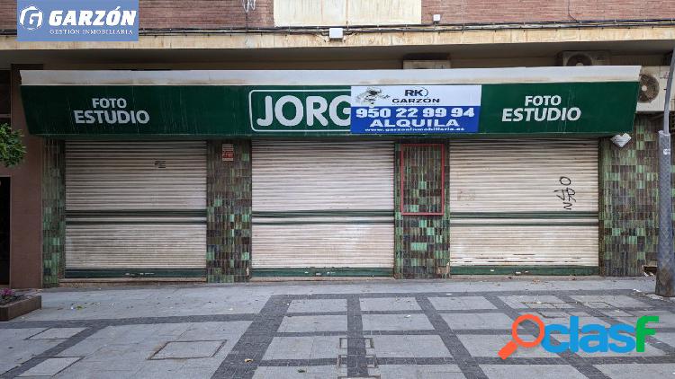 Gran local en Alquiler en Reyes Cat\xc3\xb3licos