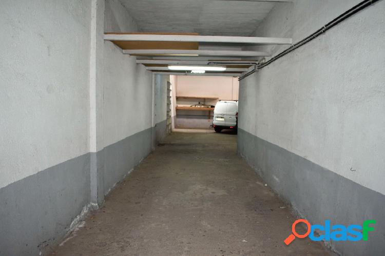 LOCAL CON VADO, ESPECIFICO PARA APARCAMIENTO.