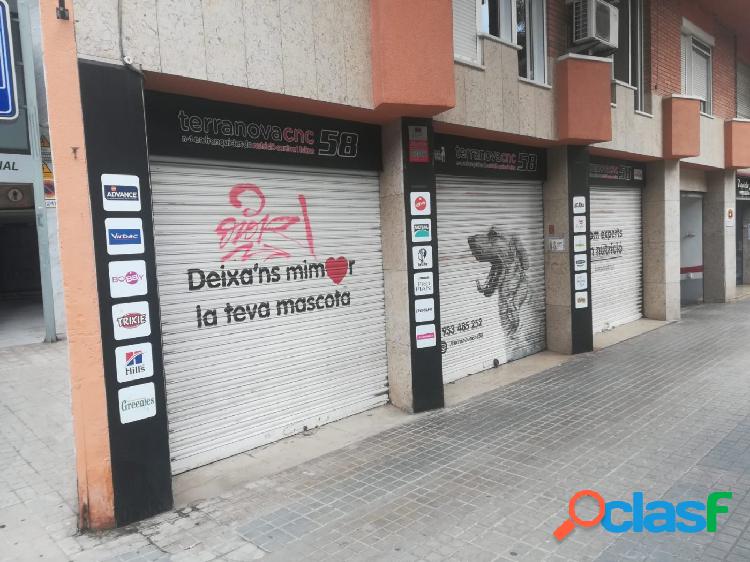 Local comercial en Avda. Josep Tarradellas