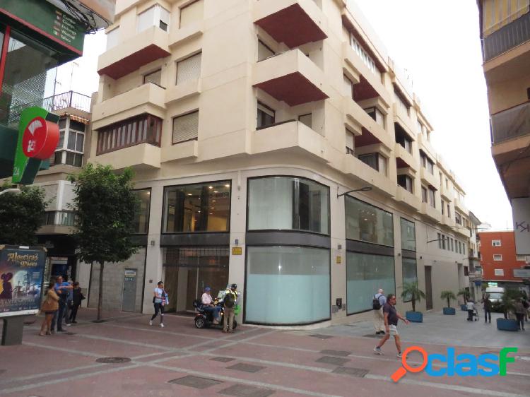 Local comercial en esquina, en el centro de Algeciras.