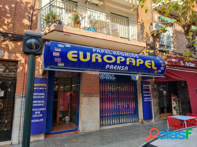 Local comercial totalmente reformado con escaparate y