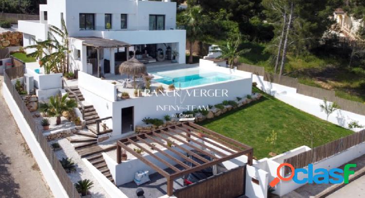 MAGNÍFICA VILLA DE ESTILO IBIZA EN JAVEA