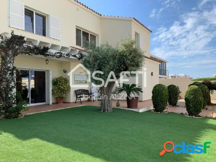 Maravilloso chalet con piscina privada en Mahón.