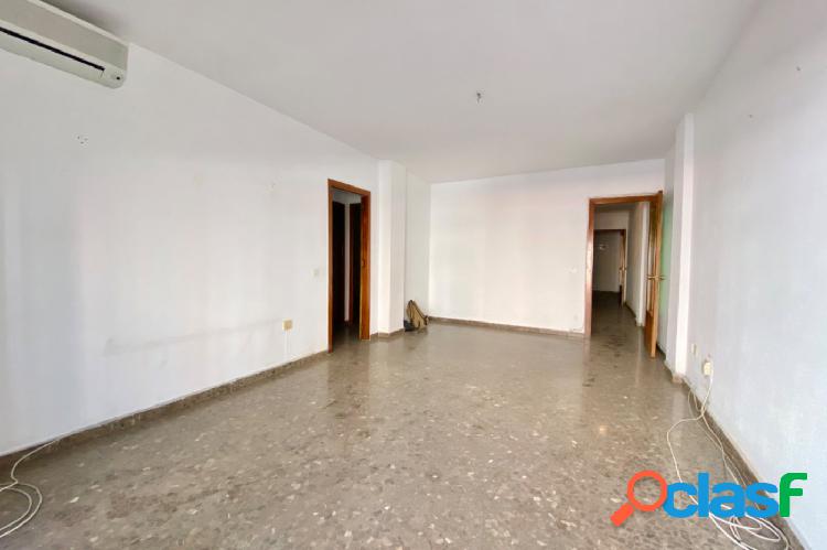 PISO DE 4 DORMITORIOS Y 2 BA\xc3\x91OS EN PLENA AVDA