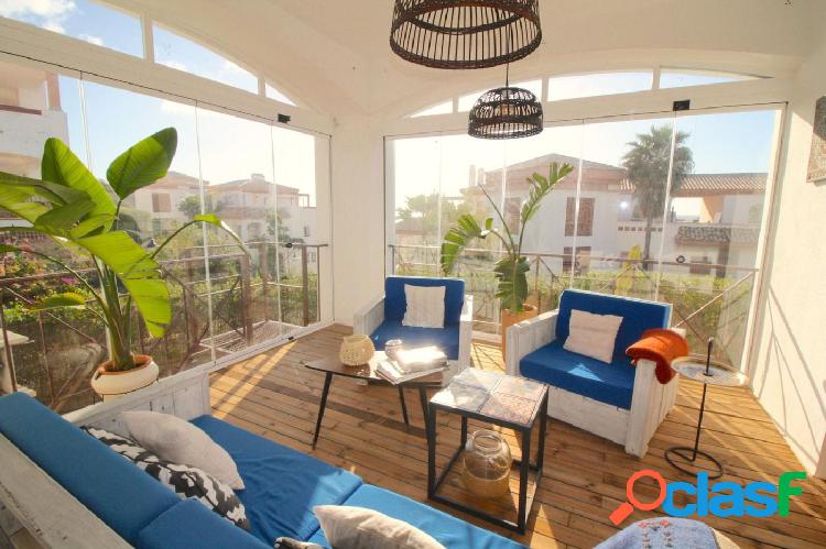 PLANTA BAJA CON ESPECTACULAR TERRAZA EN ALTAVISTA-ALCAIDESA