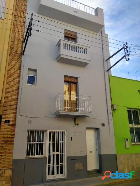 PRECIOSA CASA TOTALMENTE REFORMADA