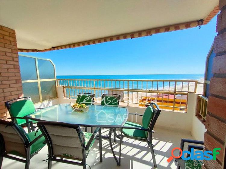 Piso de 128m2 a pié de playa con vistas espectaculares en