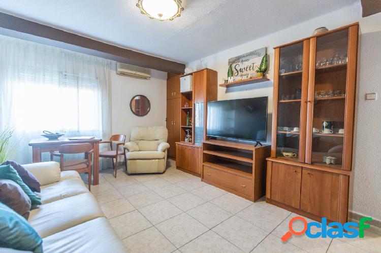 Piso de 3 habitaciones a 50 metros de la Playa Malvarrosa