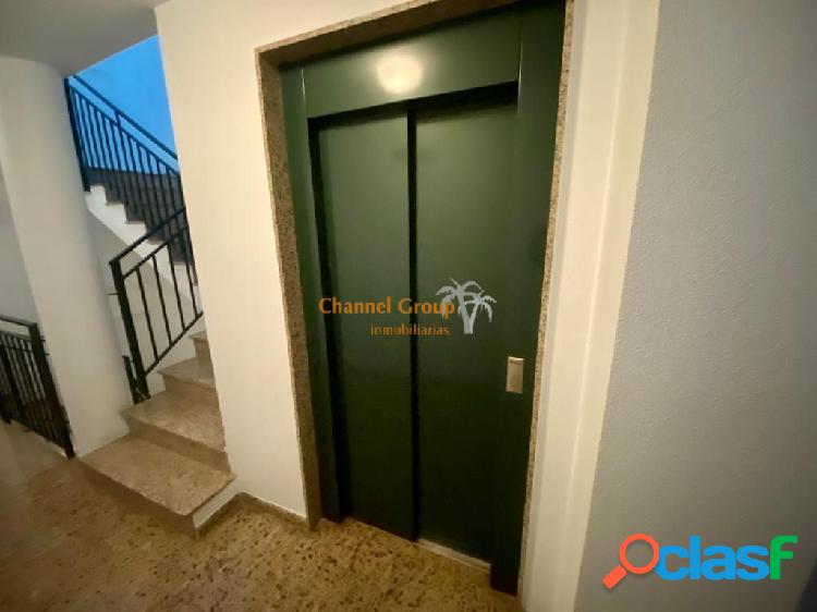 SE VENDE APARTAMENTO SEMINUEVO CON GARAJE, ZONA TOSCAR