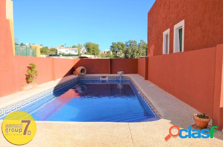 SE VENDE CASA ADOSADA EN LA NUCIA CON PISCINA PROPIA!