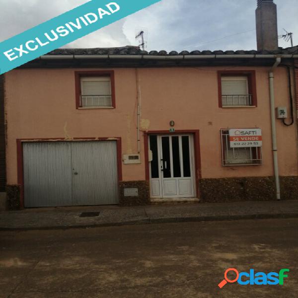 SE VENDE CASA DE PUEBLO PARA ENTRAR A VIVIR CON PATIO Y