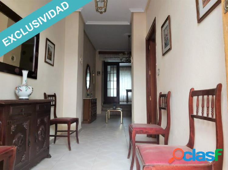 SE VENDE CASA EN PLENO CENTRO DE MANCHA REAL.