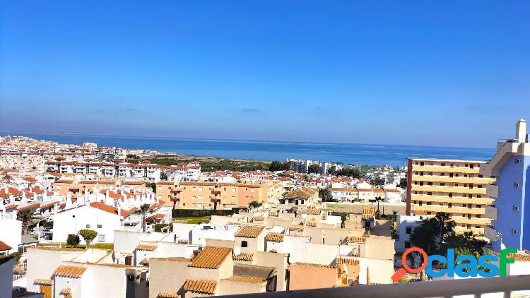 Se vende estupendo estudio con vistas al mar en Torrevieja