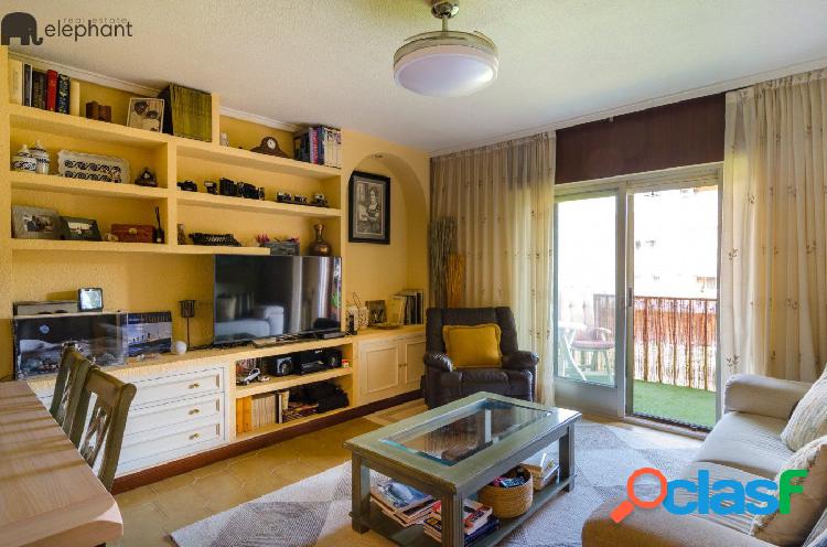 Se vende piso de 3 habitaciones y terraza en zona Ibiza-San