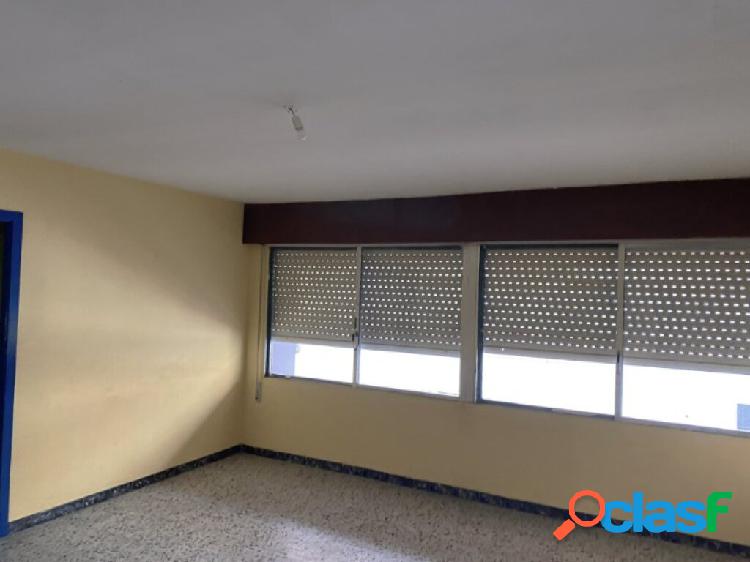 VENDEMOS LOCAL DE OFICINAS EN EL CENTRO DE A ESTRADA A UN