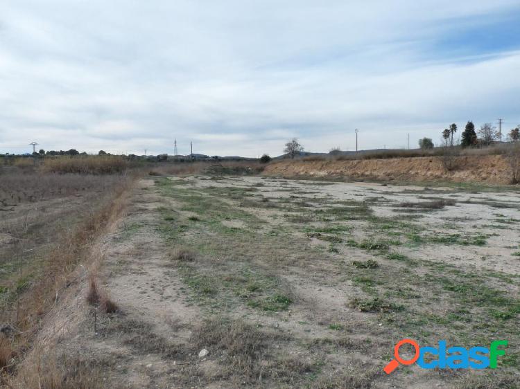 Venta de terreno, con posibilidad de construir vivienda, en