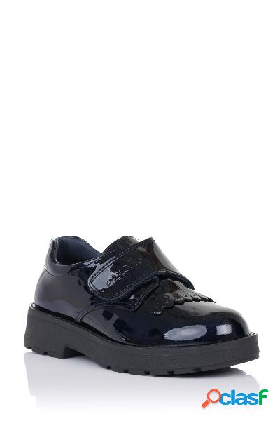 Zapato colegial en charol